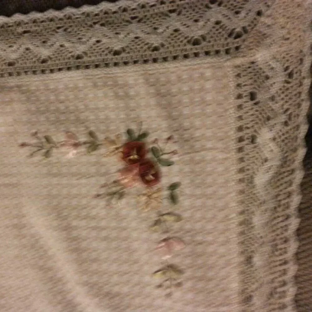 VERY LARGE HANDMADE TABLECLOTH 101